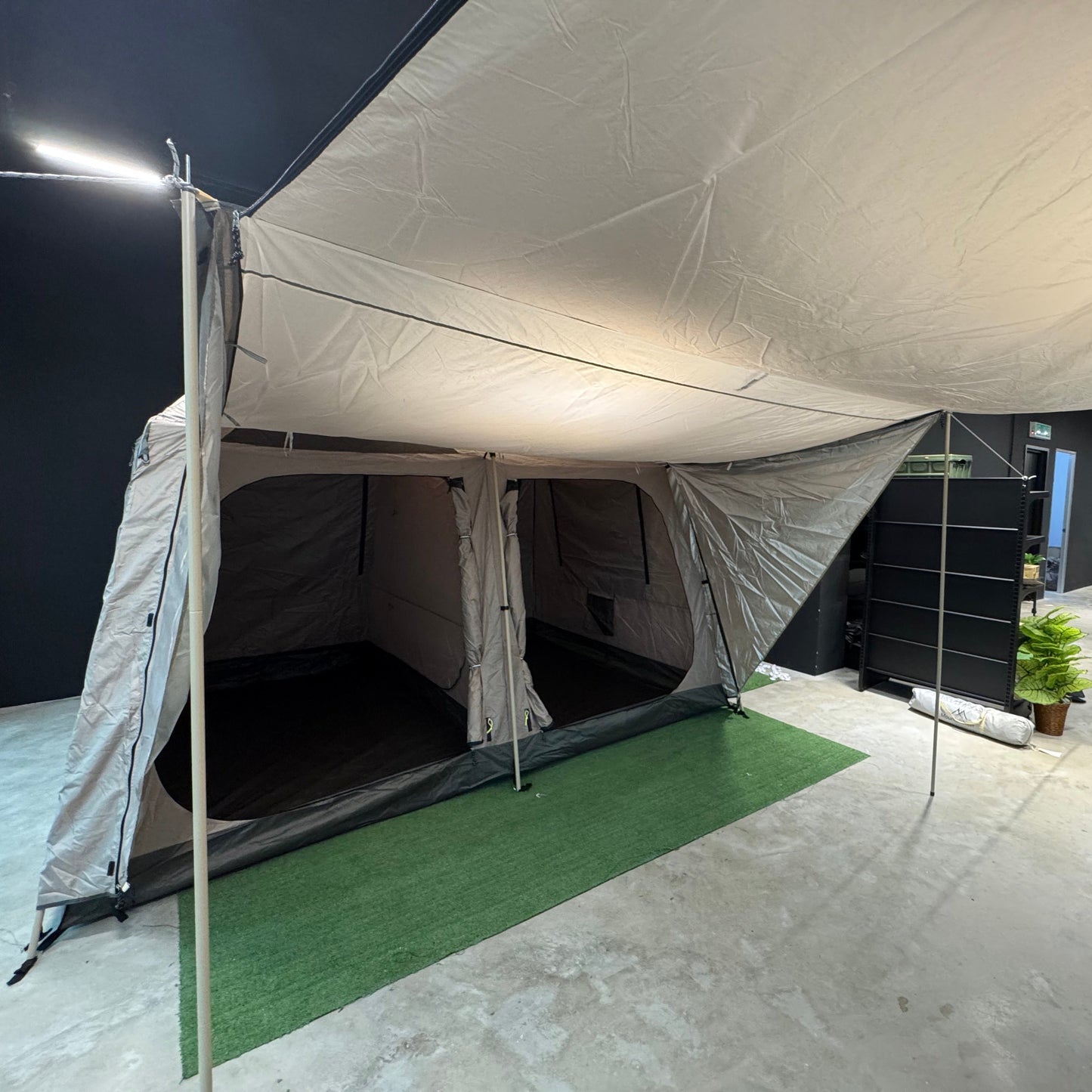 LF008-009 LFO GJ-1895 Medium Manual Family Tent, 4-5 Persons