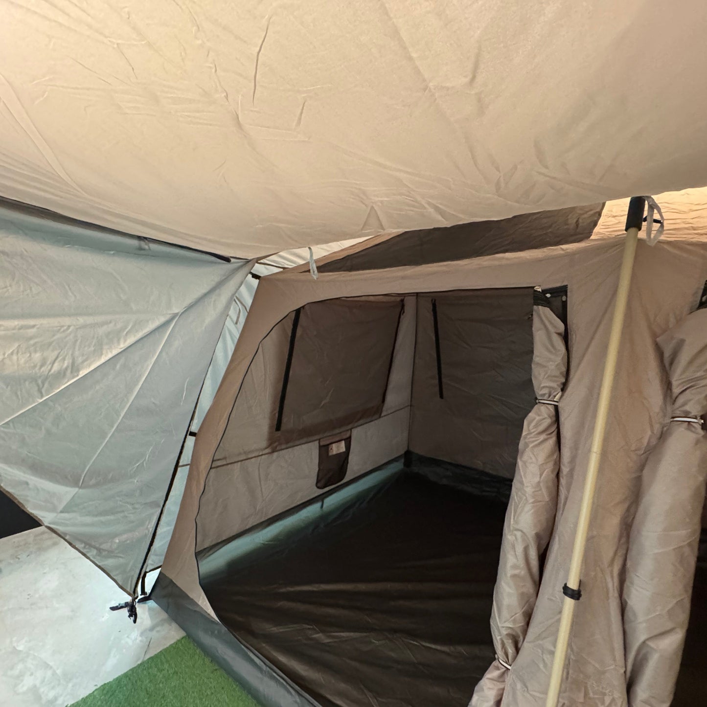 LF008-009 LFO GJ-1895 Medium Manual Family Tent, 4-5 Persons