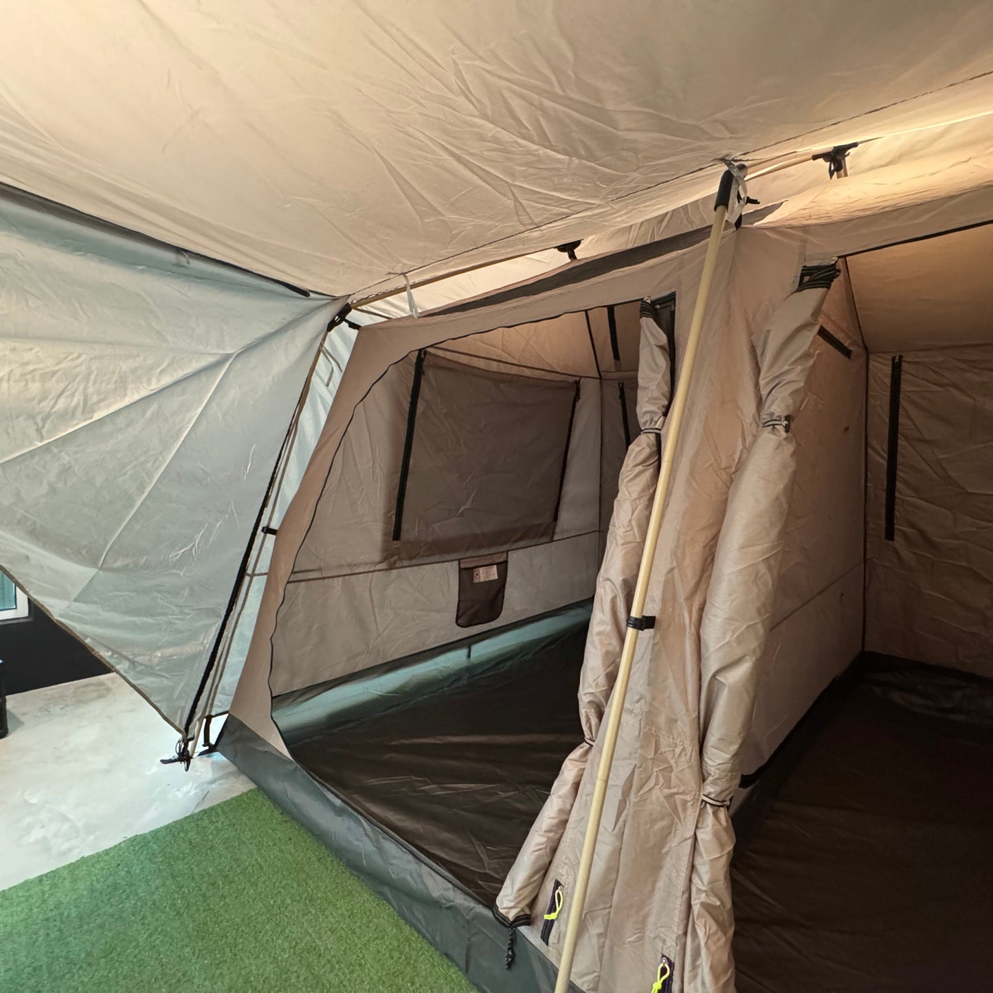 LF008-009 LFO GJ-1895 Medium Manual Family Tent, 4-5 Persons