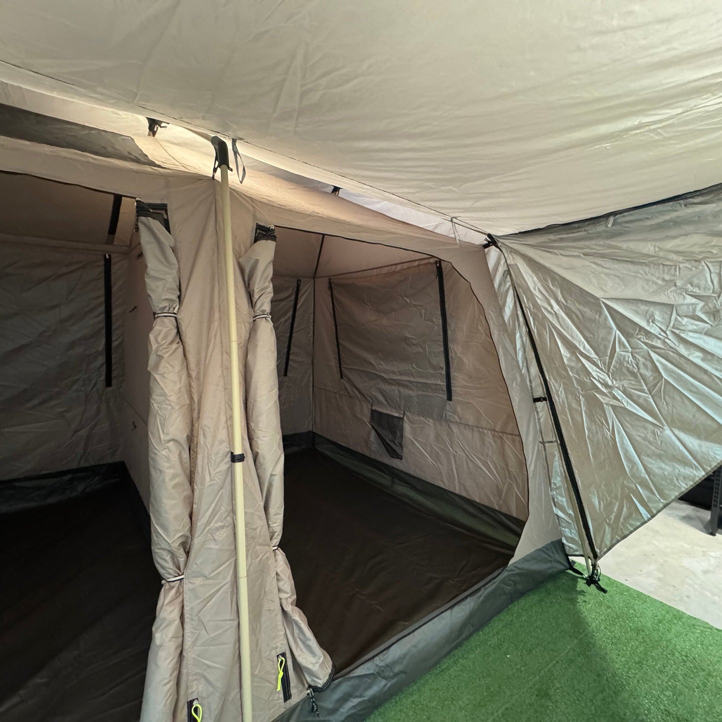 LF008-009 LFO GJ-1895 Medium Manual Family Tent, 4-5 Persons
