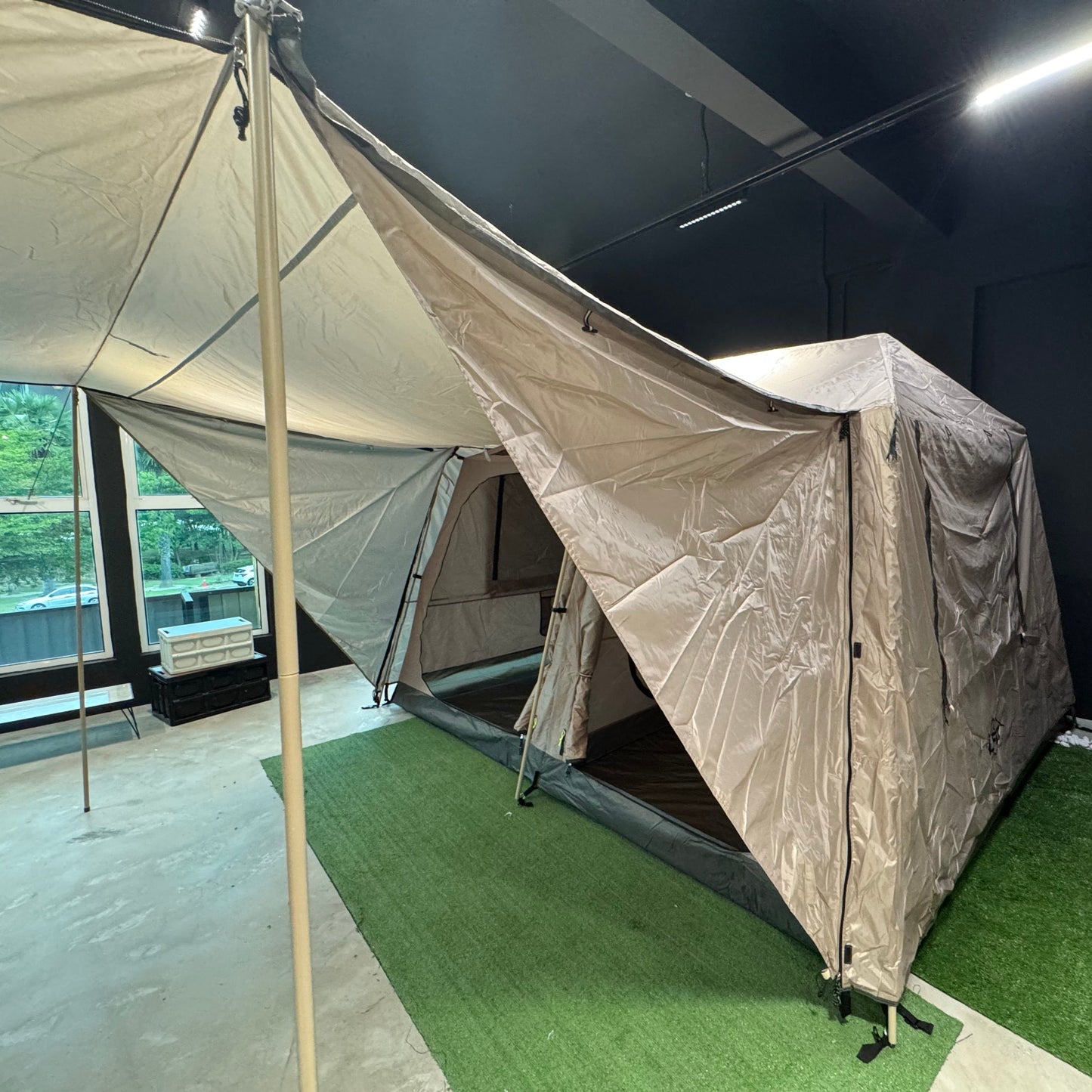 LF008-009 LFO GJ-1895 Medium Manual Family Tent, 4-5 Persons