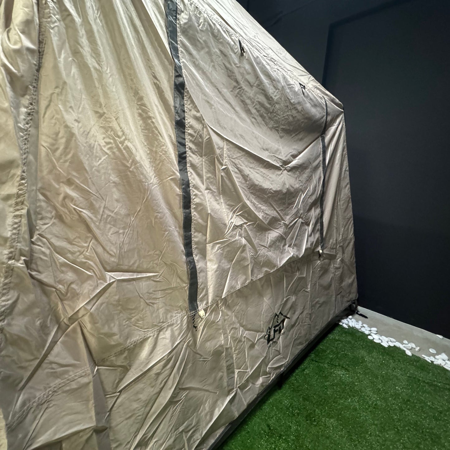 LF008-009 LFO GJ-1895 Medium Manual Family Tent, 4-5 Persons