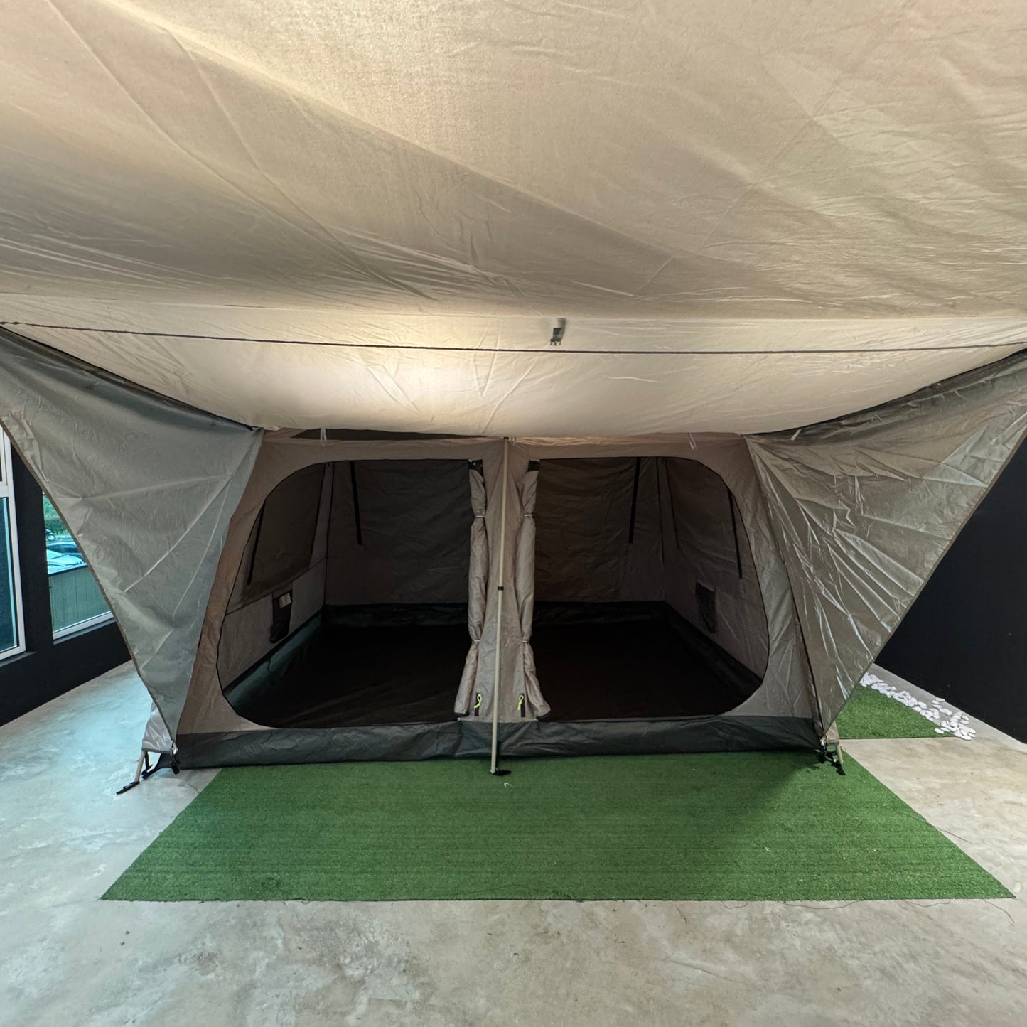 LF008-009 LFO GJ-1895 Medium Manual Family Tent, 4-5 Persons