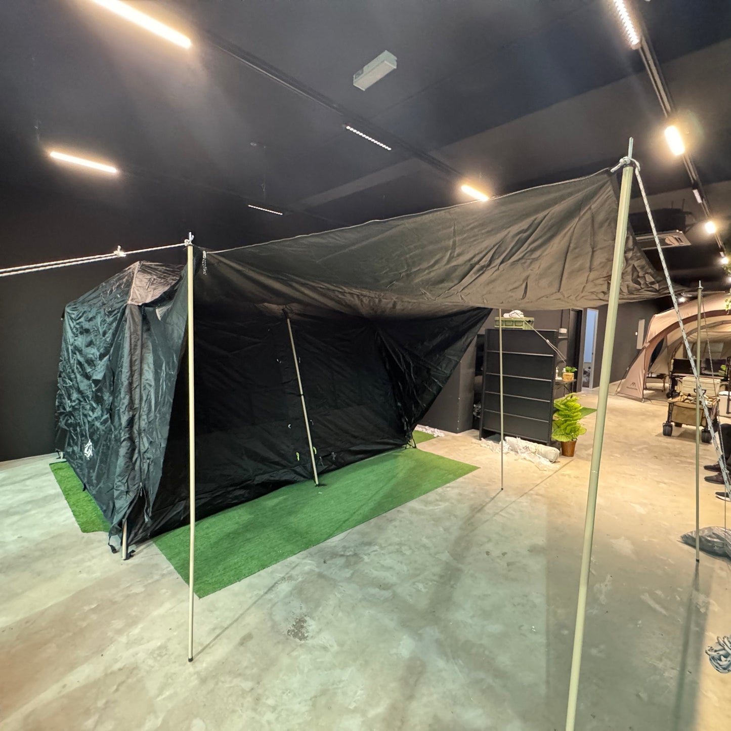LF008-009 LFO GJ-1895 Medium Manual Family Tent, 4-5 Persons