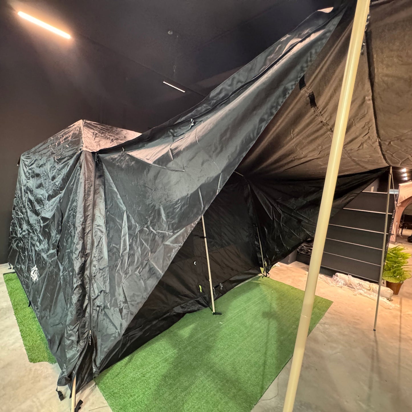 LF008-009 LFO GJ-1895 Medium Manual Family Tent, 4-5 Persons